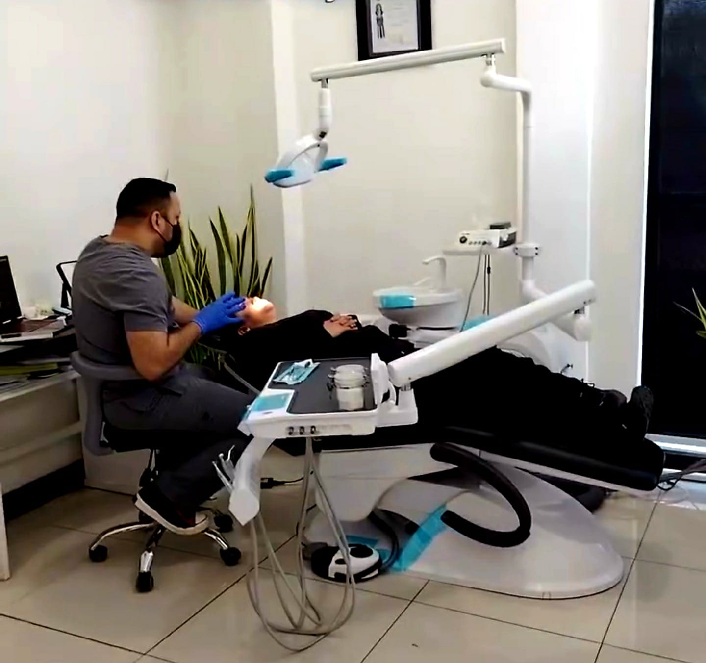 Procedimiento dental en Jael's Dental Care